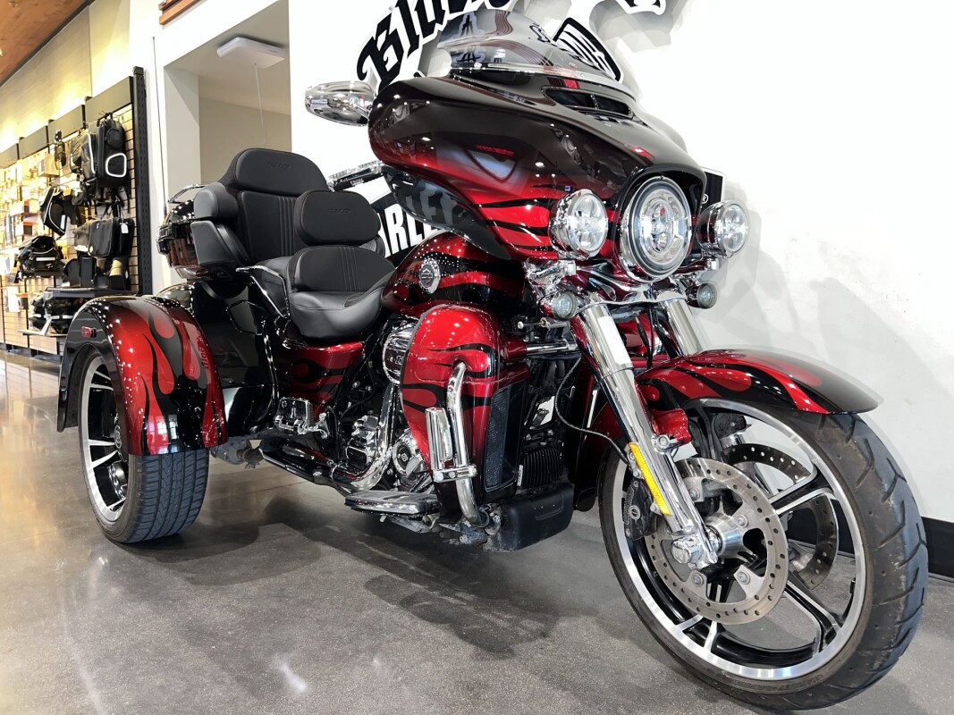 2022 Harley-Davidson CVO Tri Glide FLHTCUTGSE - Photo 2
