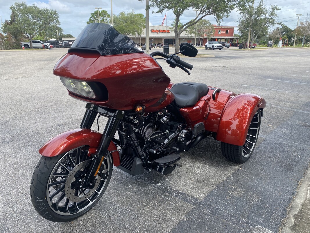 2025 Harley-Davidson Road Glide - Photo 4