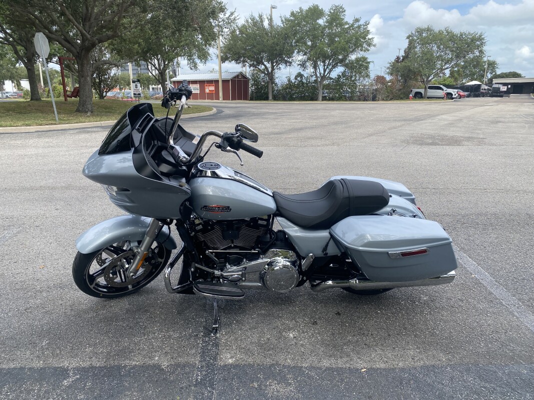 2025 Harley-Davidson Road Glide - Photo 5