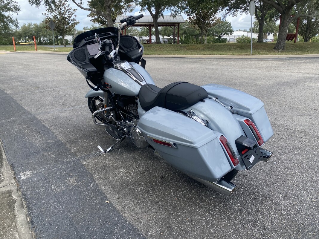 2025 Harley-Davidson Road Glide - Photo 4