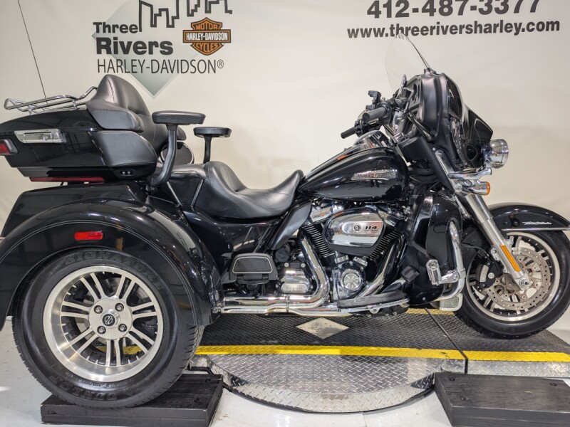 2020 Harley-Davidson® Tri Glide® Ultra Vivid Black