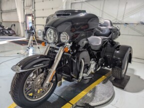 2020 Harley-Davidson® Tri Glide® Ultra Vivid Black thumb 0