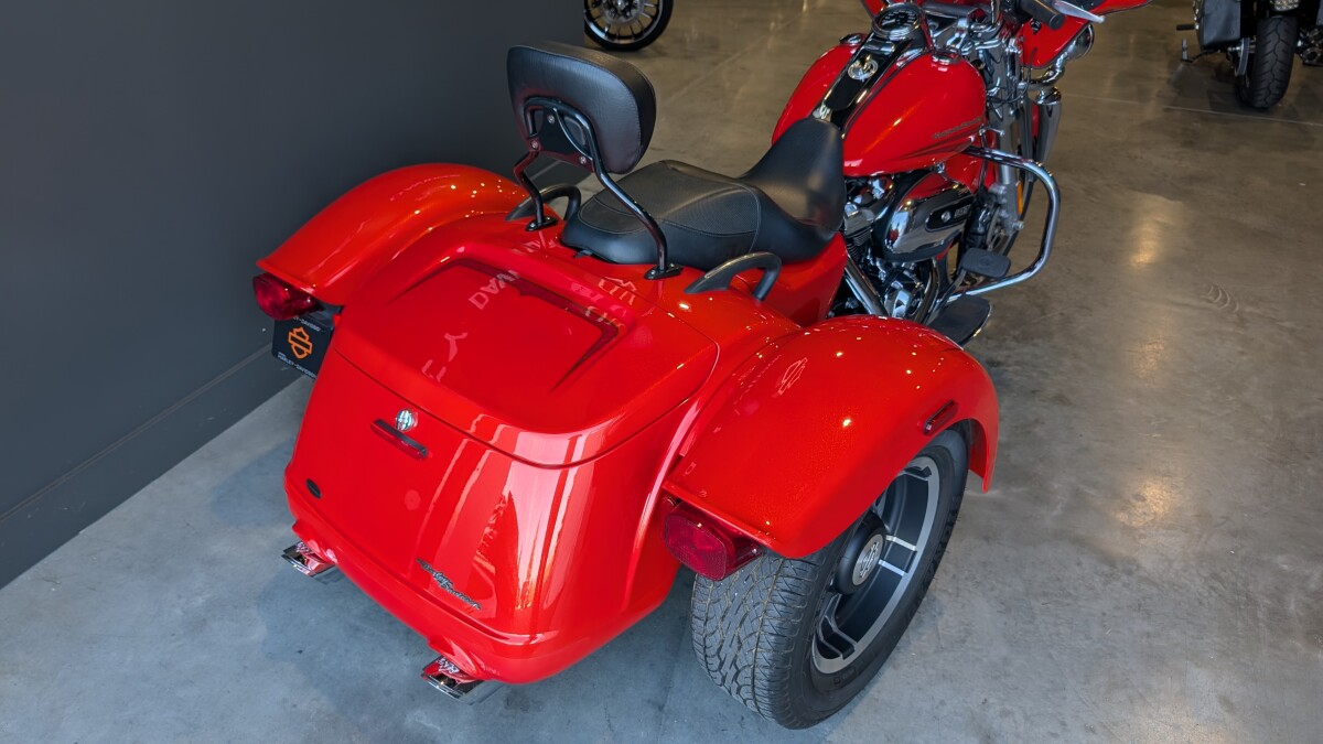 PENDING SALE 2017 Harley-Davidson Freewheeler Custom Colour Laguna Orange - Photo 4