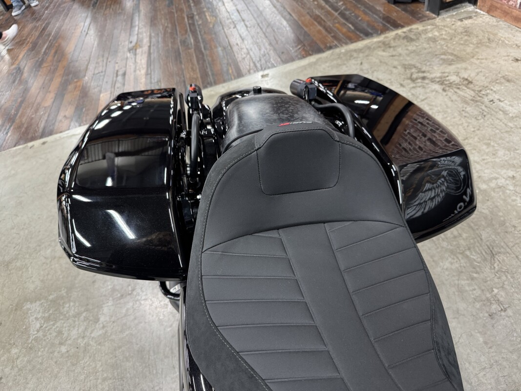 2025 Harley-Davidson CVO Road Glide ST FLTRXSTSE - Photo 5