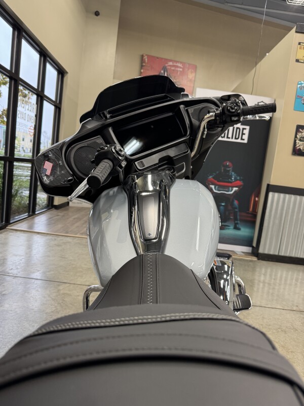 2025 Harley-Davidson Street Glide FLHX - Photo 4