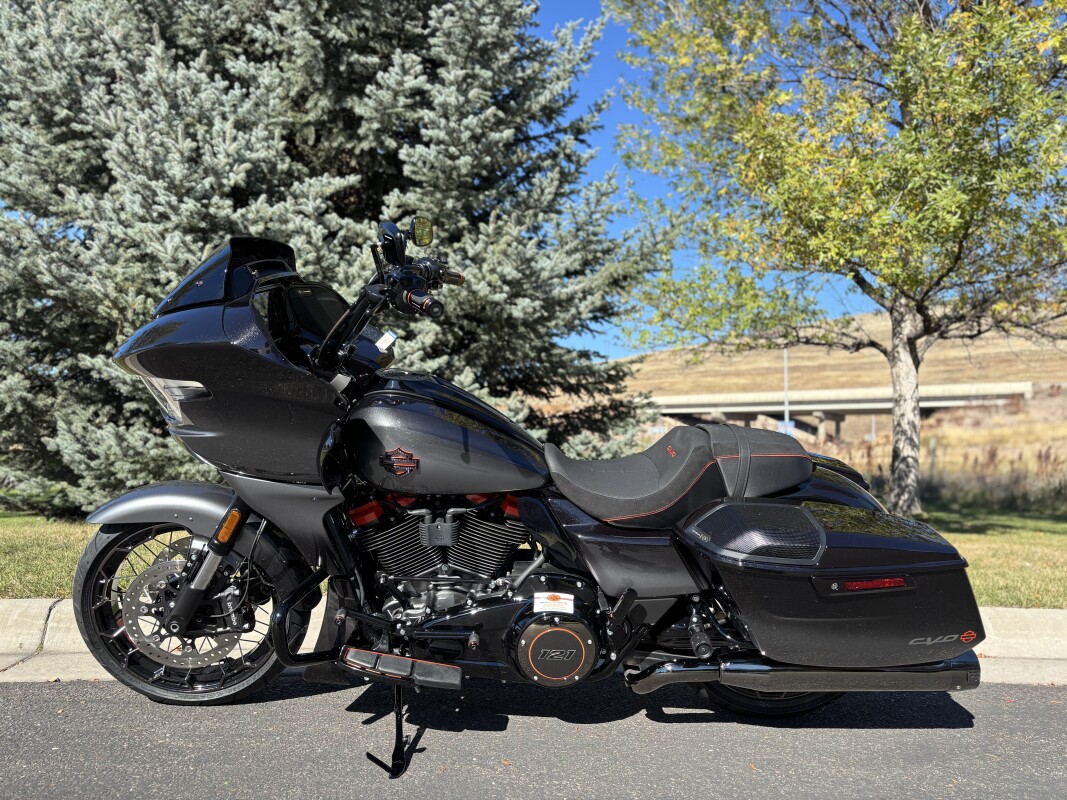 2025 Harley-Davidson CVO Road Glide Raven Fade - Photo 4