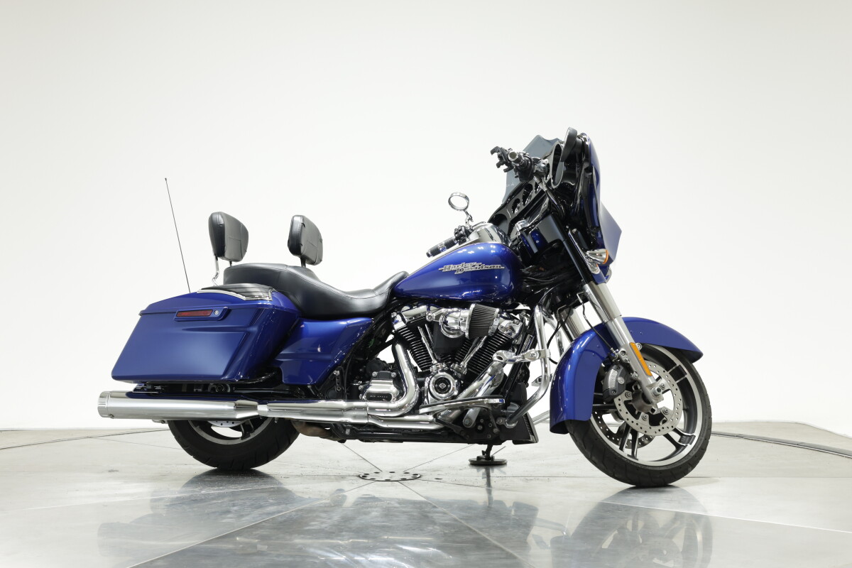 2017 Harley-Davidson FLHXS Street Glide Special in Superior Blue with 28412 miles - Photo 3