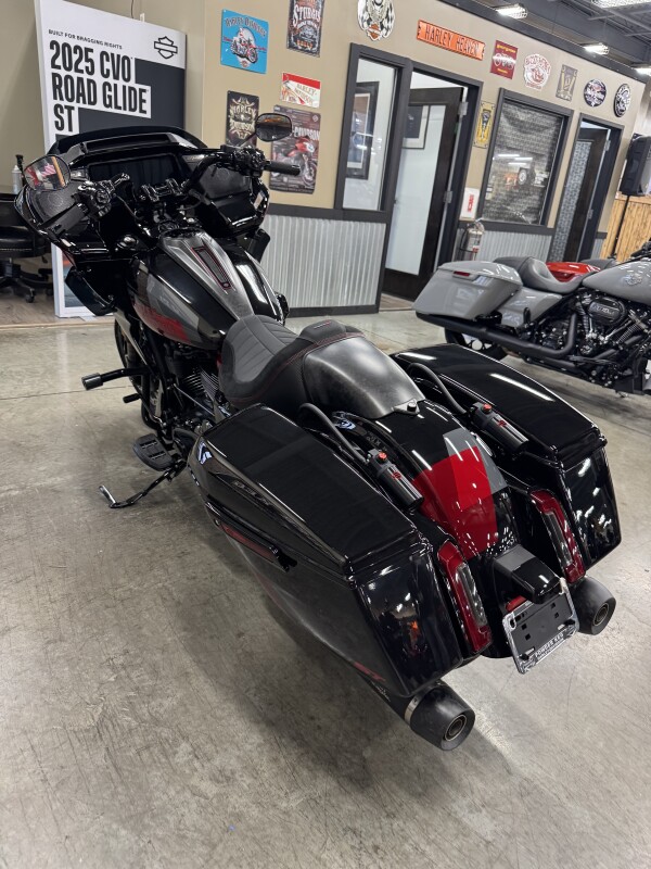2025 Harley-Davidson CVO Road Glide ST FLTRXSTSE - Photo 8