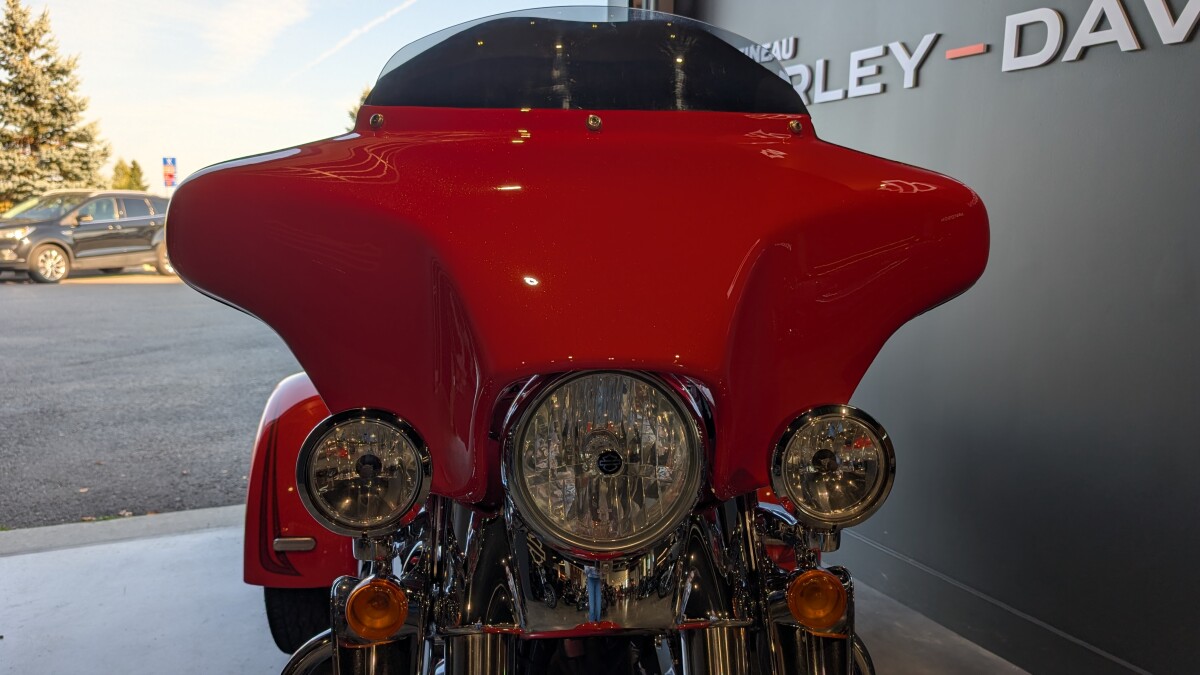 PENDING SALE 2017 Harley-Davidson Freewheeler Custom Colour Laguna Orange - Photo 8