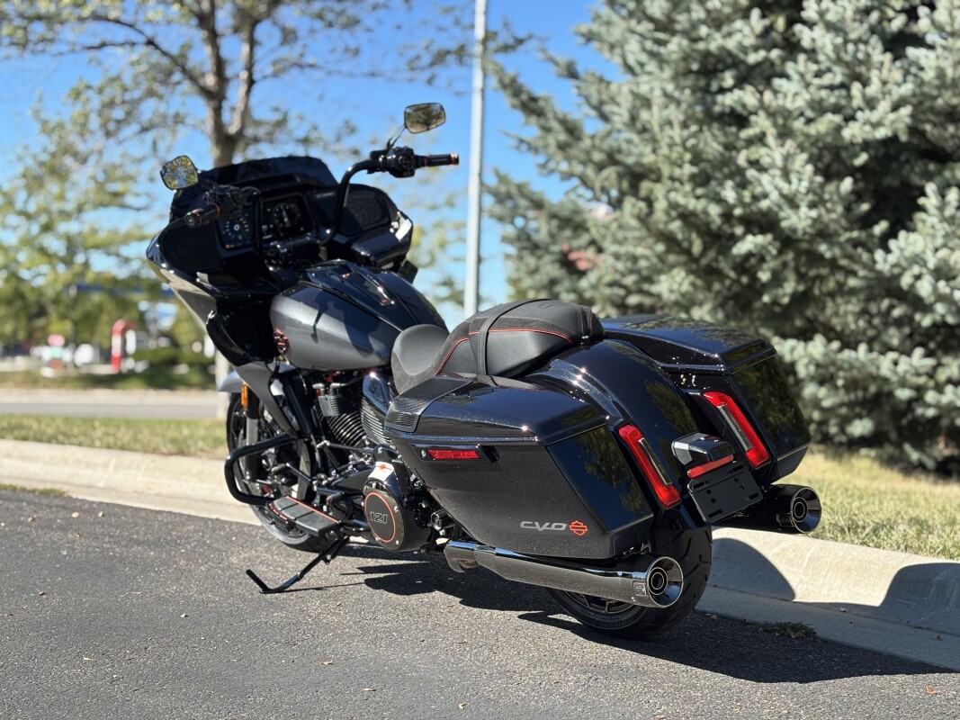 2025 Harley-Davidson CVO Road Glide Raven Fade - Photo 6