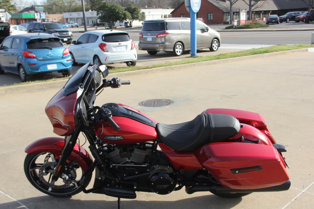 2025 Harley-Davidson Street Glide Brilliant Red - Black Finish - Photo 3