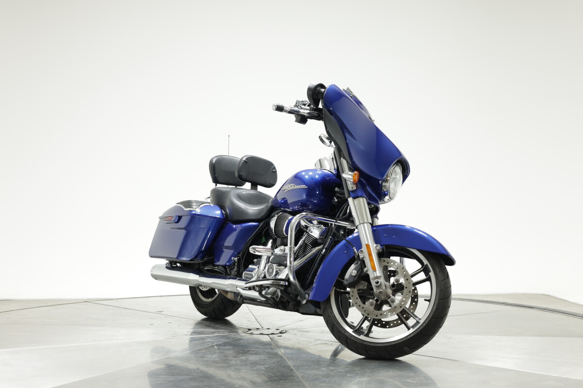 2017 Harley-Davidson FLHXS Street Glide Special in Superior Blue with 28412 miles - Photo 4