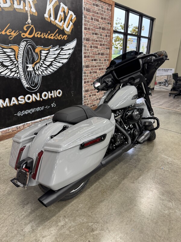 2025 Harley-Davidson Street Glide FLHX - Photo 6