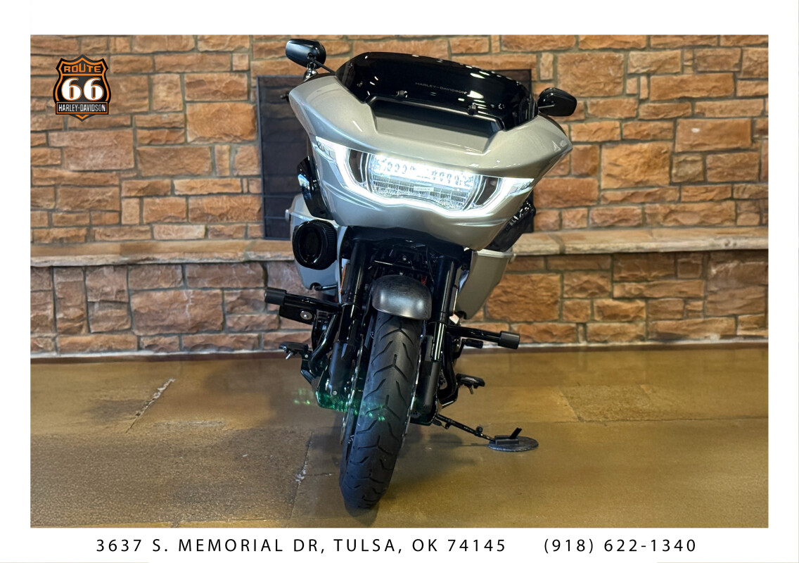 2025 Harley-Davidson CVO Road Glide ST Mercury Silver - Photo 2