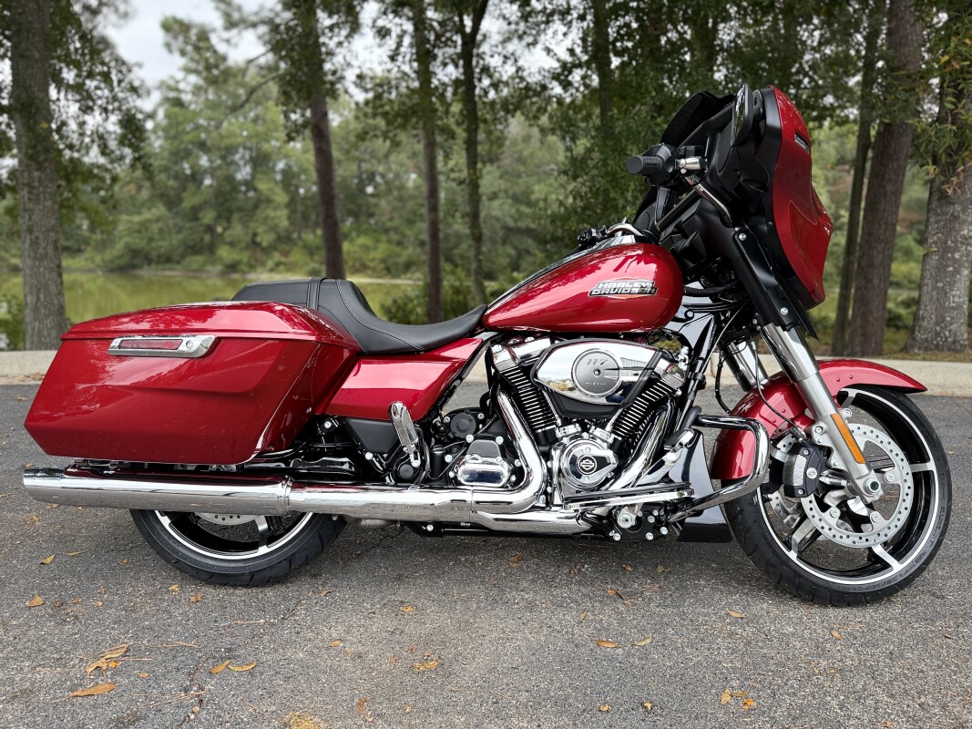 FLHX 2025 Street Glide - Photo 9