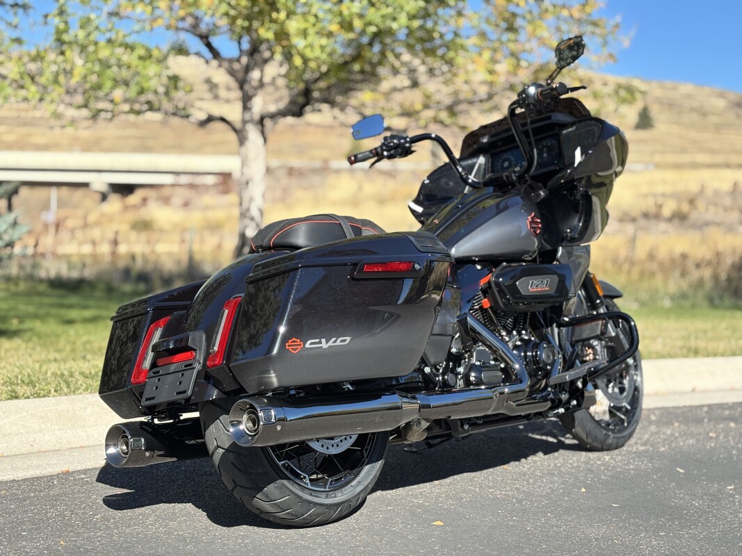 2025 Harley-Davidson CVO Road Glide Raven Fade - Photo 3