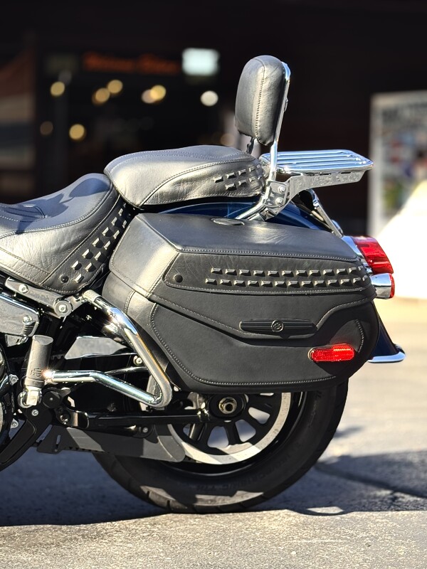2022 Harley-Davidson Heritage Classic 114 Reef Blue/Vivid Black (Black Finish w/Cast Wheels) - Photo 9