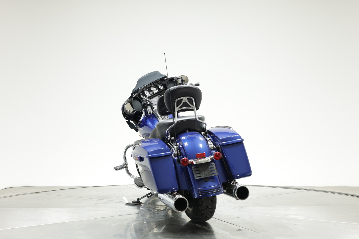 2017 Harley-Davidson FLHXS Street Glide Special in Superior Blue with 28412 miles - Photo 10