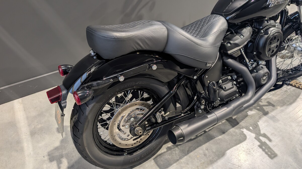 2020 Harley-Davidson Street Bob Vivid Black - Photo 4