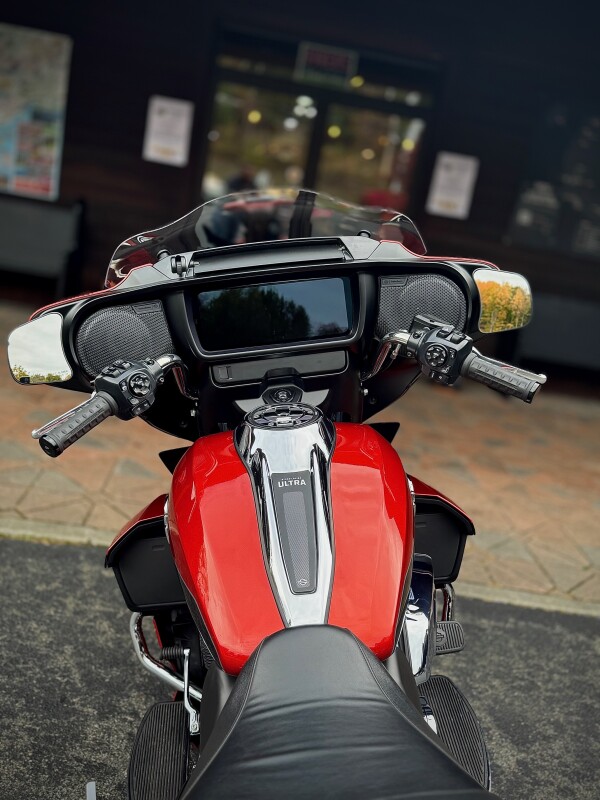 2025 Harley-Davidson Street Glide Ultra Whiskey Fire / Vivid Black - Photo 7