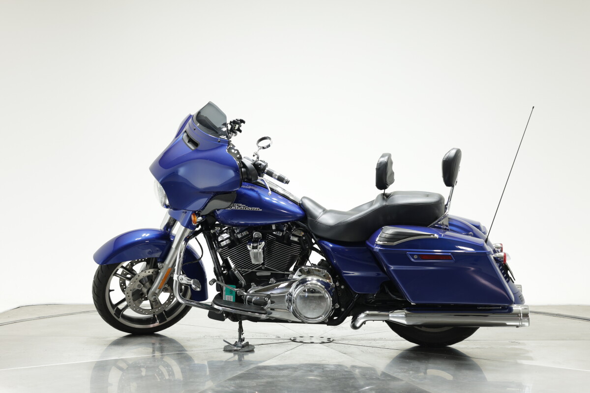 2017 Harley-Davidson FLHXS Street Glide Special in Superior Blue with 28412 miles - Photo 8