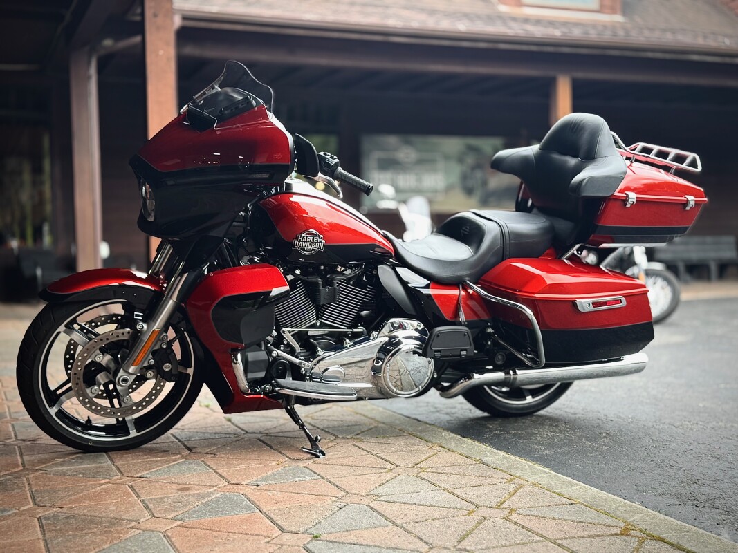 2025 Harley-Davidson Street Glide Ultra Whiskey Fire / Vivid Black - Photo 2