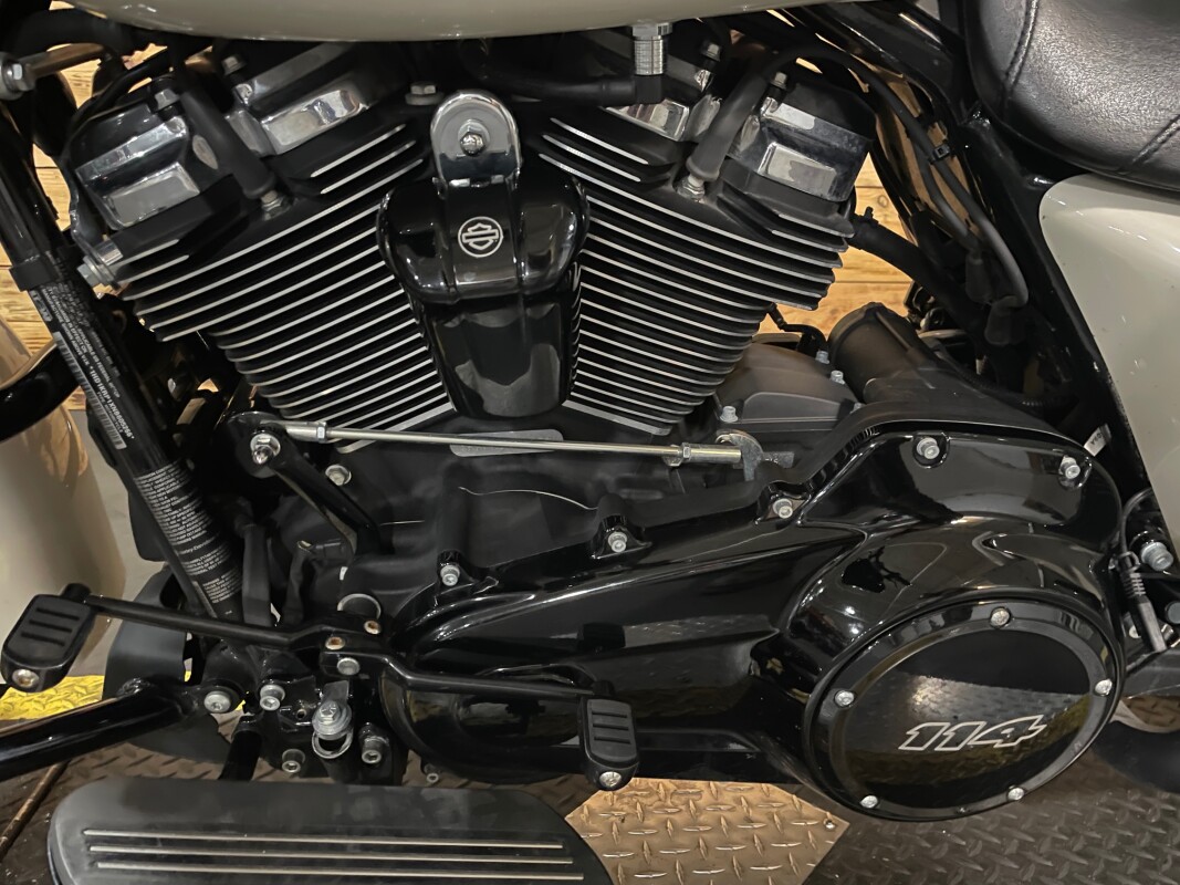 Harley-Davidson Street Glide Special 2022 FLHXS White Sand Pearl - Photo 9