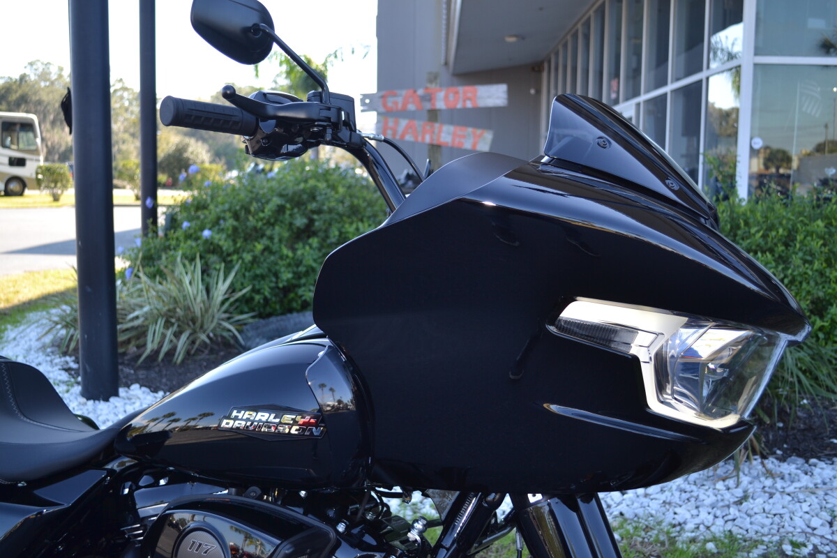 FLTRX 2025 Road Glide - Photo 2