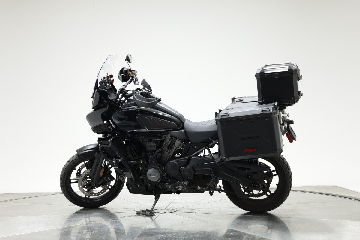 2021 Harley-Davidson RA1250S Pan America Special in Vivid Black with 14266 miles - Photo 8