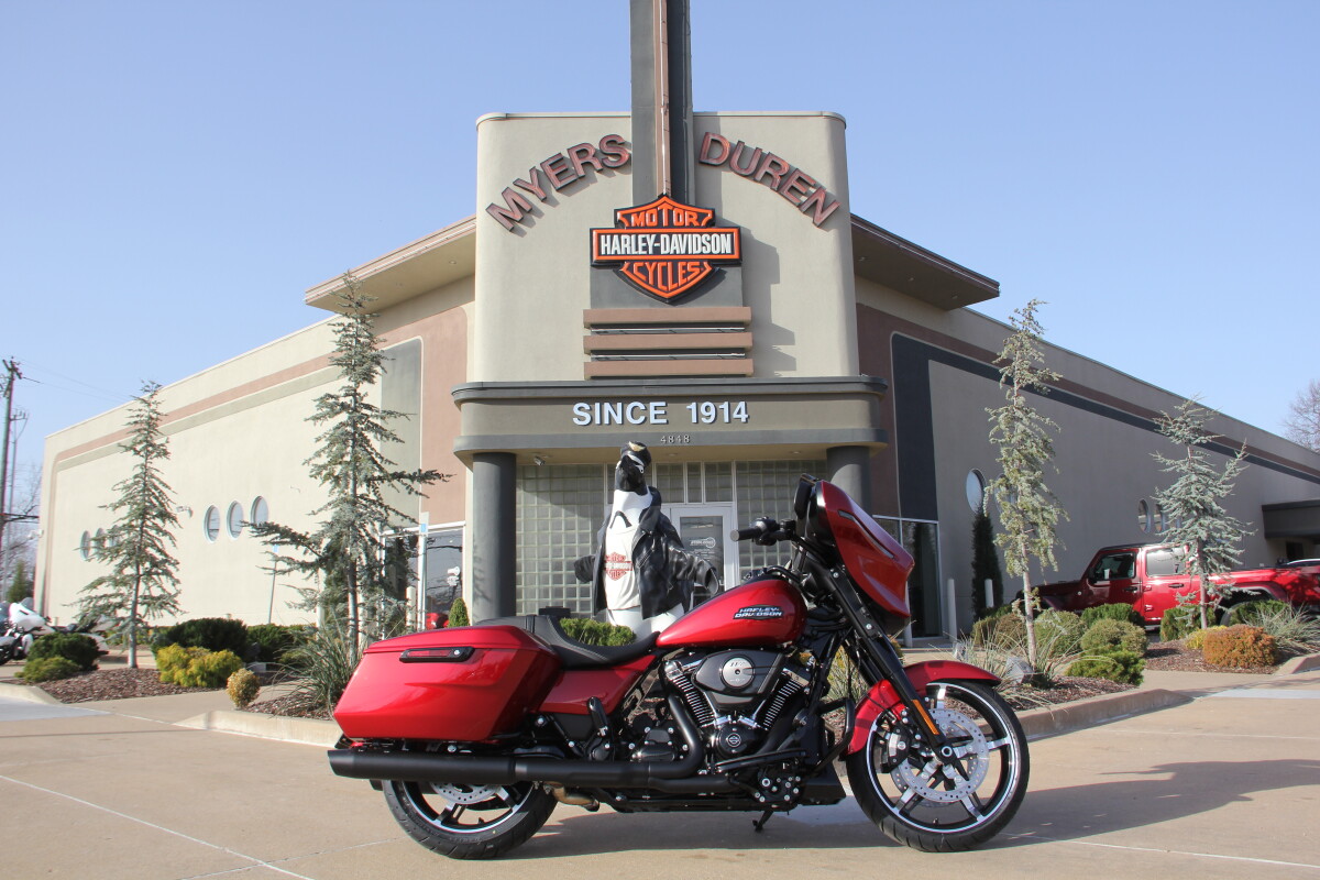 2025 Harley-Davidson Street Glide Brilliant Red - Black Finish