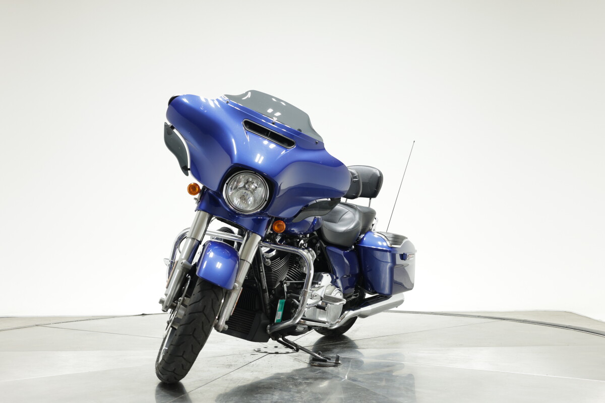 2017 Harley-Davidson FLHXS Street Glide Special in Superior Blue with 28412 miles - Photo 6