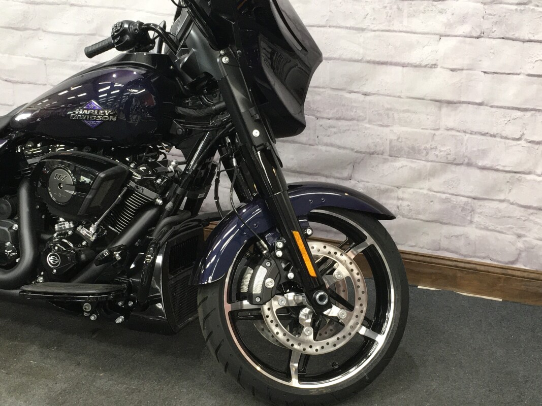 2025 Harley-Davidson Street Glide Mystic Shift - Black Finish FLHX - Photo 4
