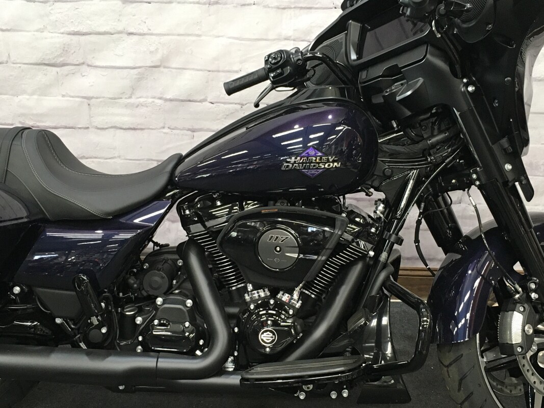 2025 Harley-Davidson Street Glide Mystic Shift - Black Finish FLHX - Photo 3