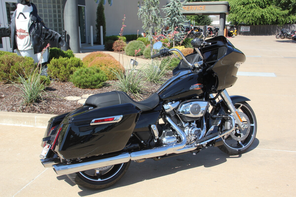 2025 Harley-Davidson Road Glide Vivid Black - Photo 5