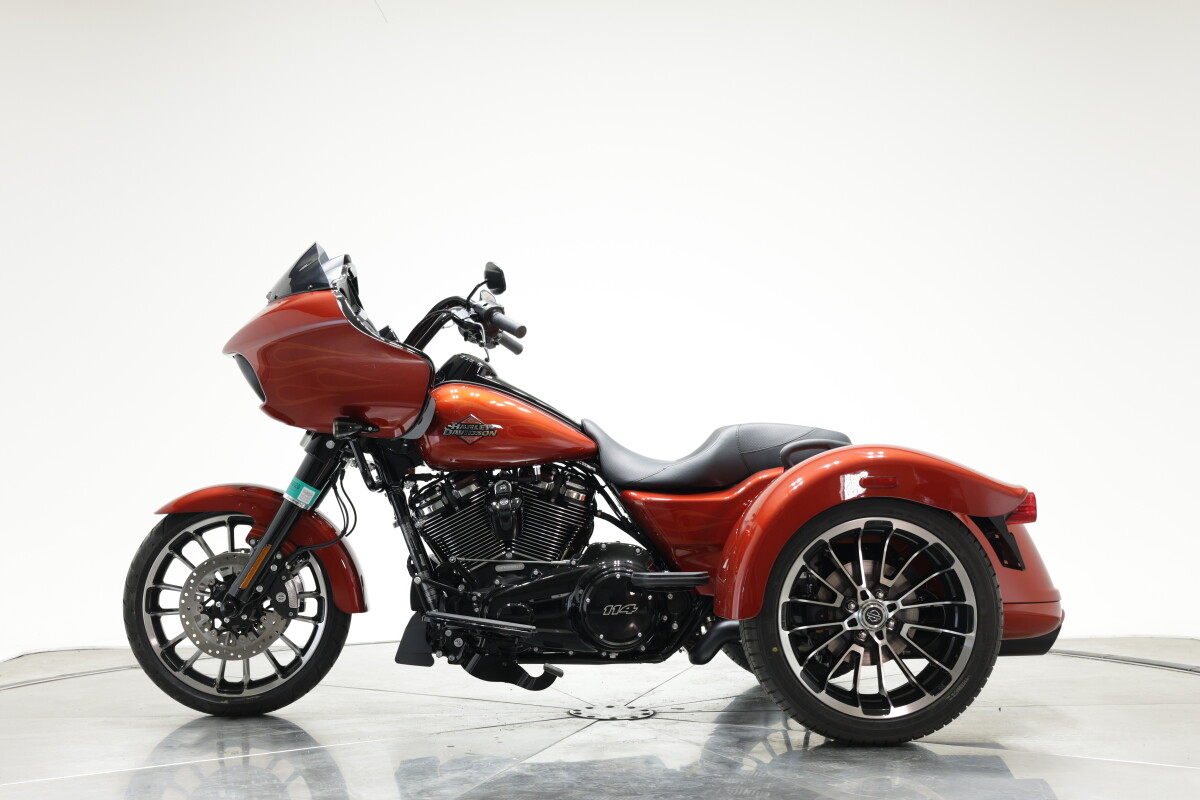 2025 Harley-Davidson FLTRT Road Glide 3 in Whiskey Firestorm with 10 miles - Photo 9