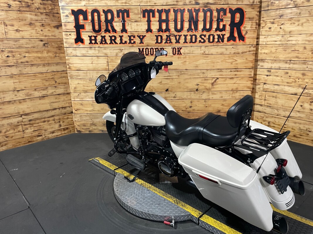 Harley-Davidson Street Glide Special 2022 FLHXS White Sand Pearl - Photo 10