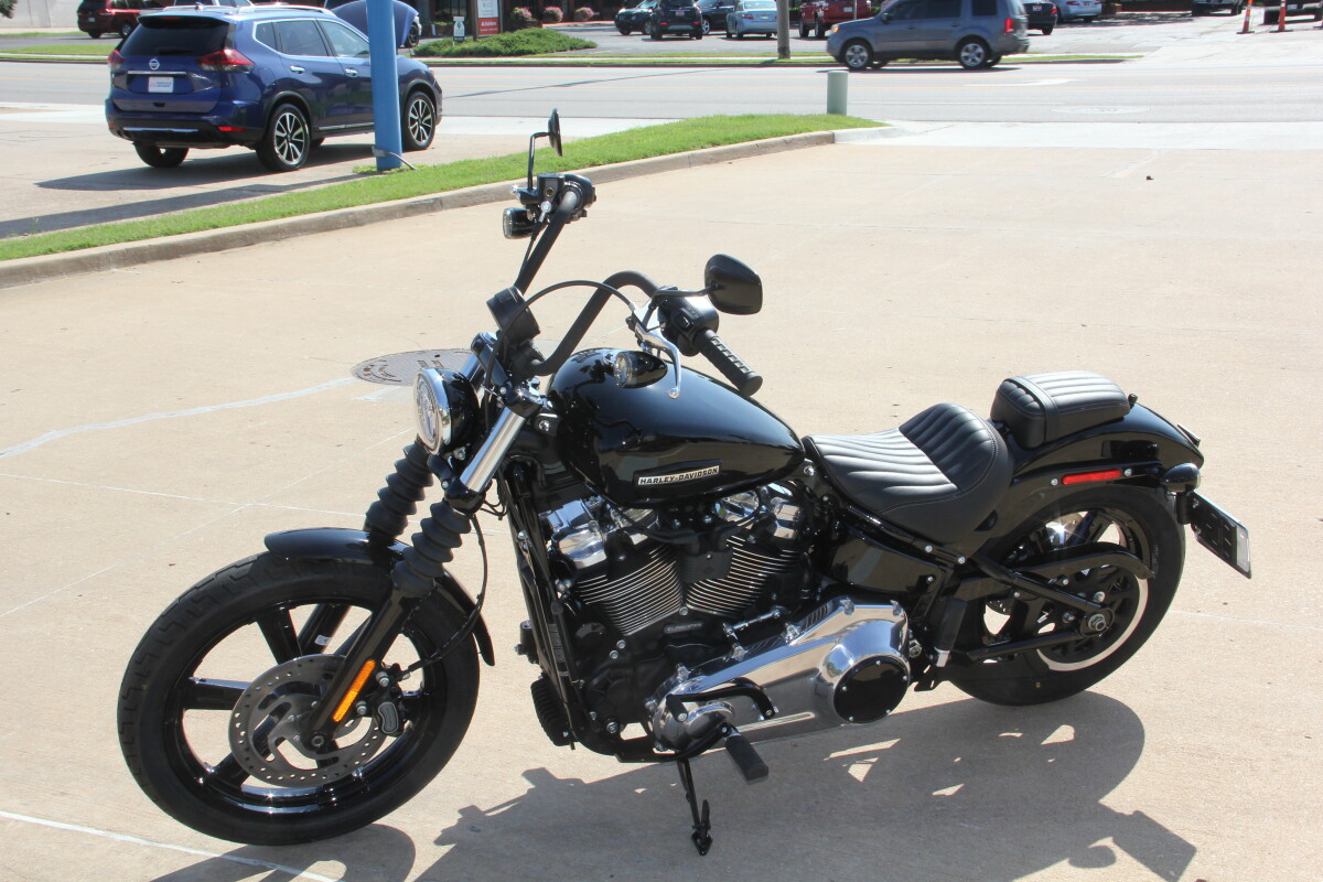 2025 Harley-Davidson Street Bob Vivid Black w/Cast Wheels - Photo 6