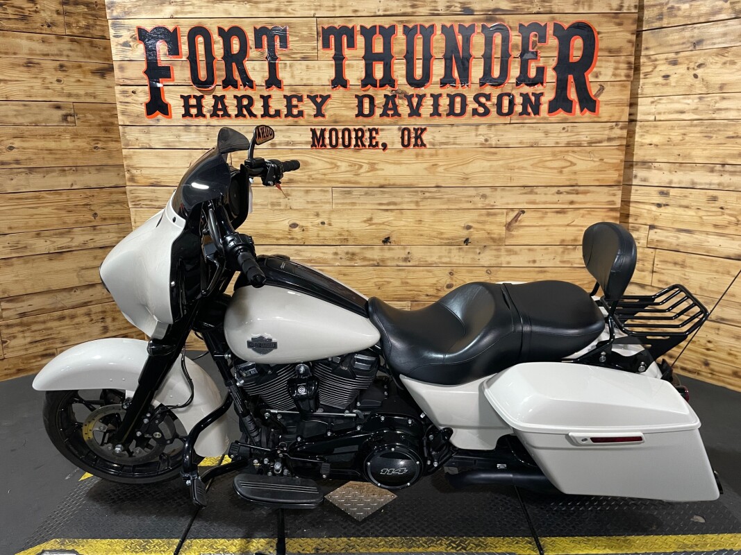 Harley-Davidson Street Glide Special 2022 FLHXS White Sand Pearl - Photo 4
