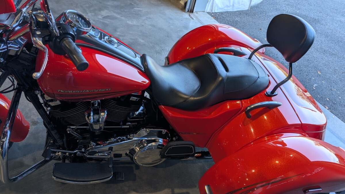 PENDING SALE 2017 Harley-Davidson Freewheeler Custom Colour Laguna Orange - Photo 5