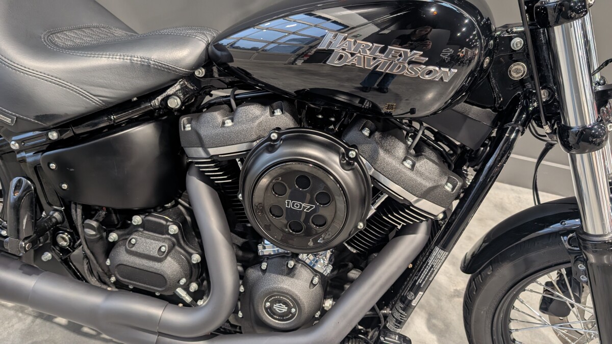 2020 Harley-Davidson Street Bob Vivid Black - Photo 2