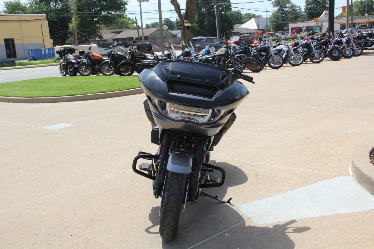 2025 Harley-Davidson CVO Road Glide Raven Fade - Photo 8