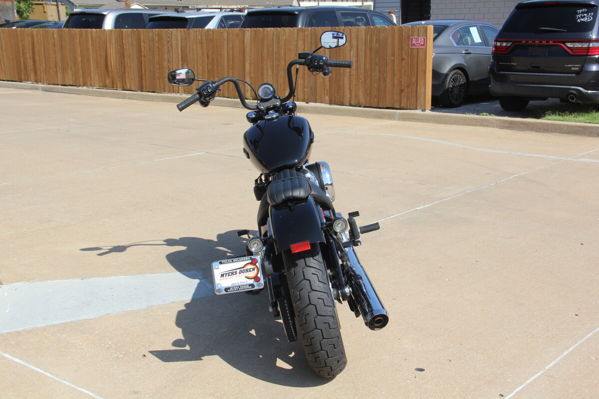 2025 Harley-Davidson Street Bob Vivid Black w/Cast Wheels - Photo 9