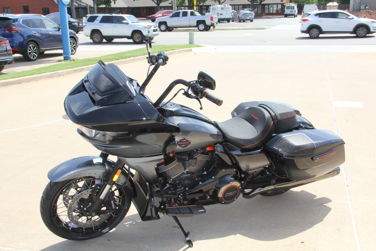 2025 Harley-Davidson CVO Road Glide Raven Fade - Photo 6