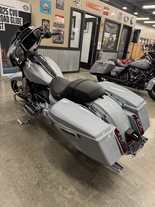2025 Harley-Davidson Street Glide FLHX - Photo 8