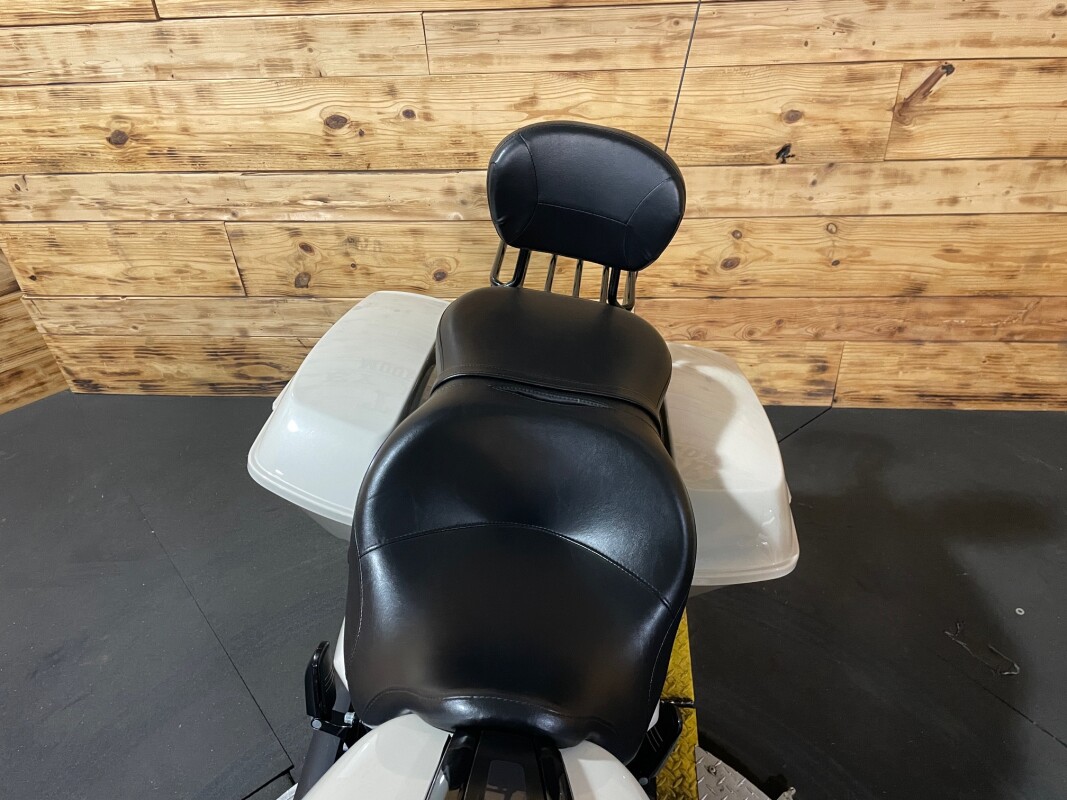 Harley-Davidson Street Glide Special 2022 FLHXS White Sand Pearl - Photo 3