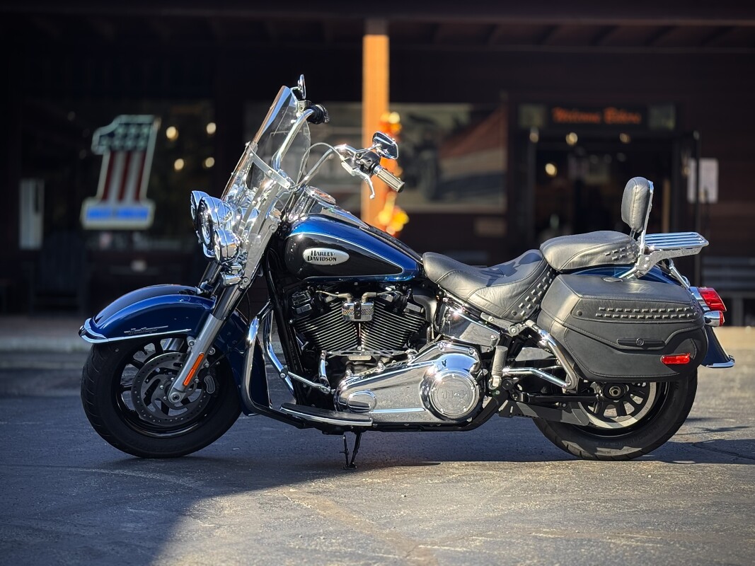 2022 Harley-Davidson Heritage Classic 114 Reef Blue/Vivid Black (Black Finish w/Cast Wheels) - Photo 2