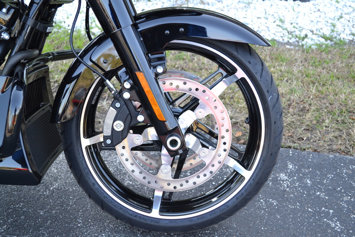 FLTRX 2025 Road Glide - Photo 3