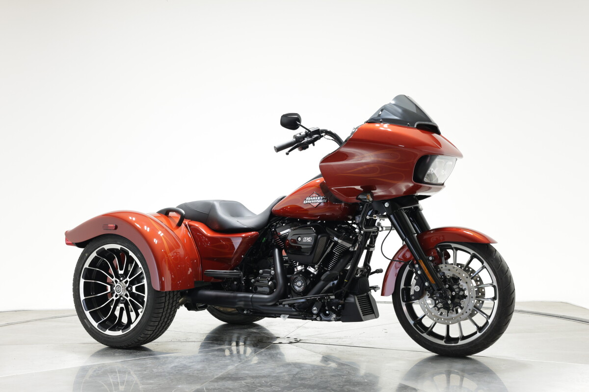 2025 Harley-Davidson FLTRT Road Glide 3 in Whiskey Firestorm with 10 miles - Photo 2