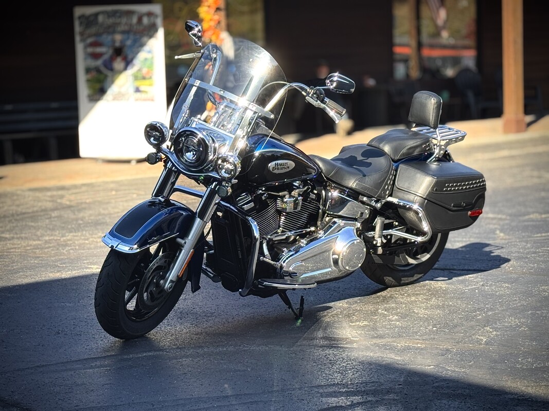 2022 Harley-Davidson Heritage Classic 114 Reef Blue/Vivid Black (Black Finish w/Cast Wheels) - Photo 10