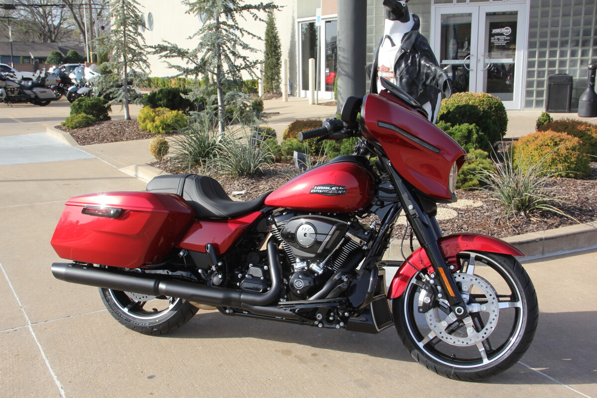 2025 Harley-Davidson Street Glide Brilliant Red - Black Finish - Photo 4
